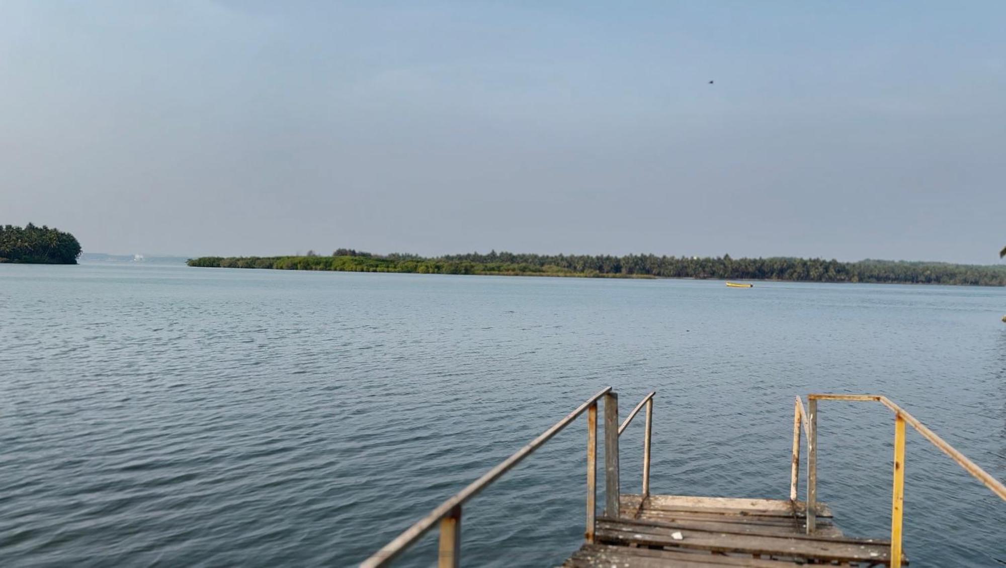 The Glasswater By The Backwater Homestay Kalyanpur Bagian luar foto